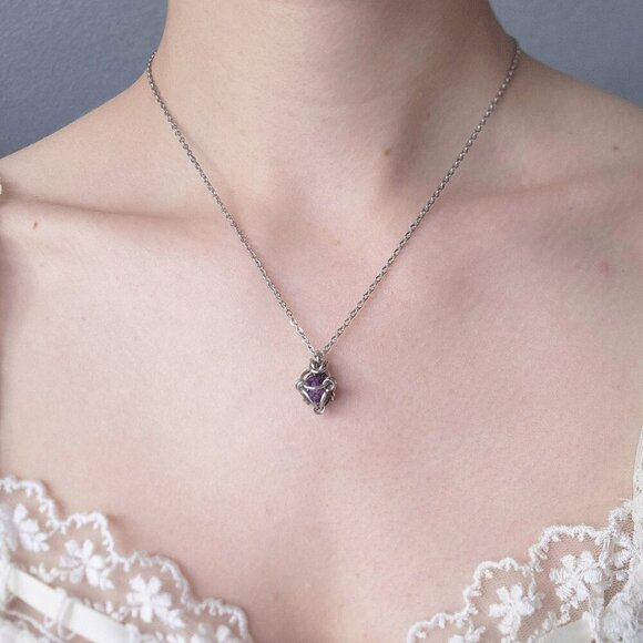 Dainty purple pearl necklace with a small silver chain - Picture 6 of 6